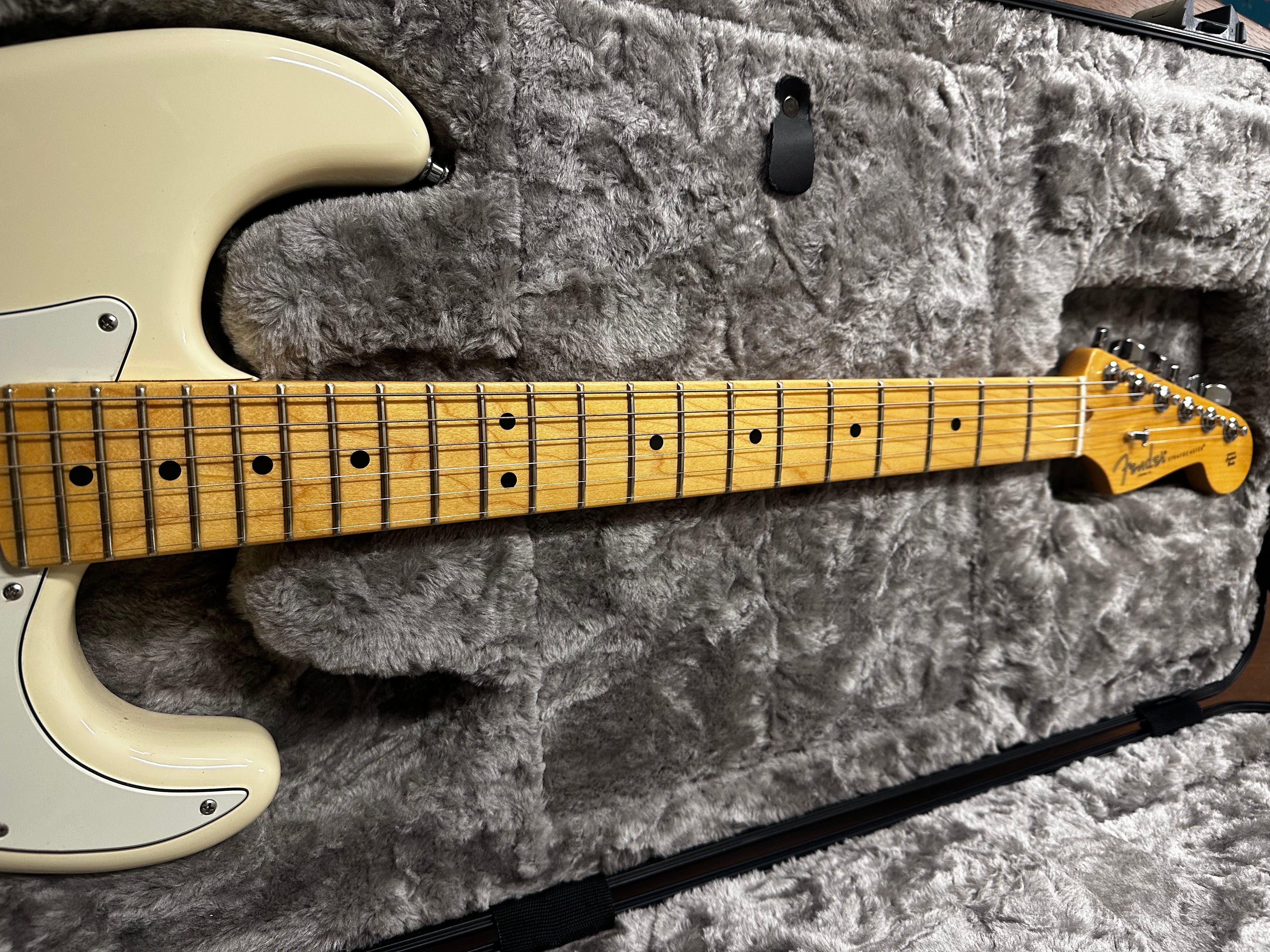 Fender American Pro Stratocaster 2017 electric guitar