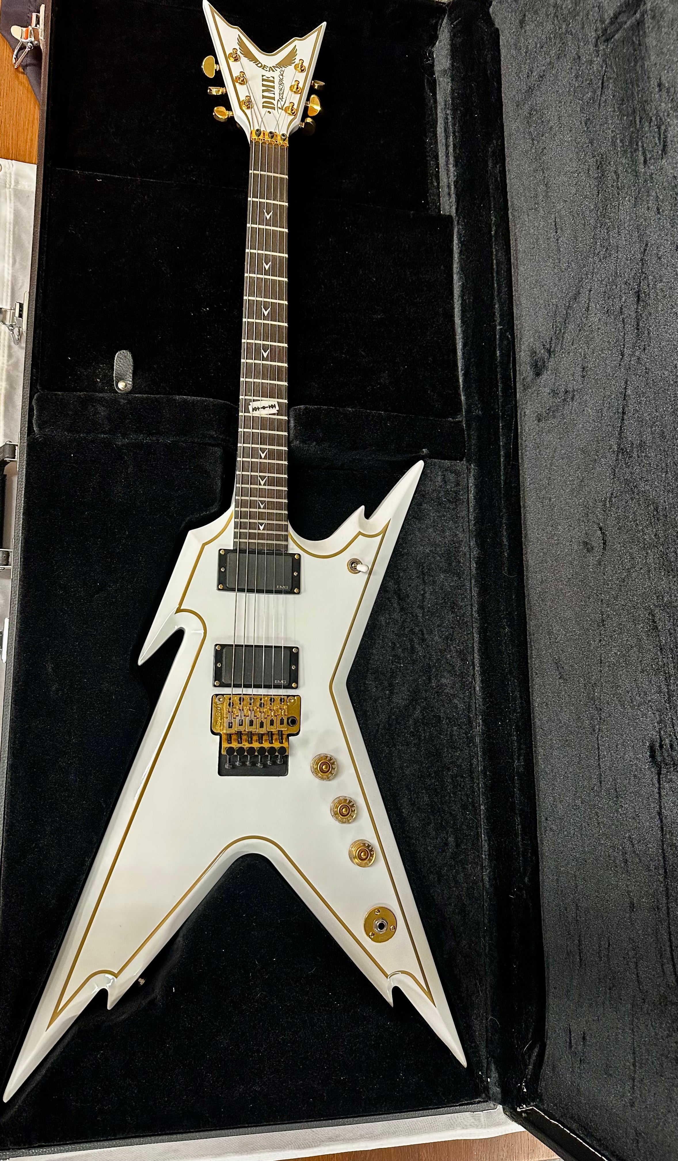DEAN Razorback White Gold w/case