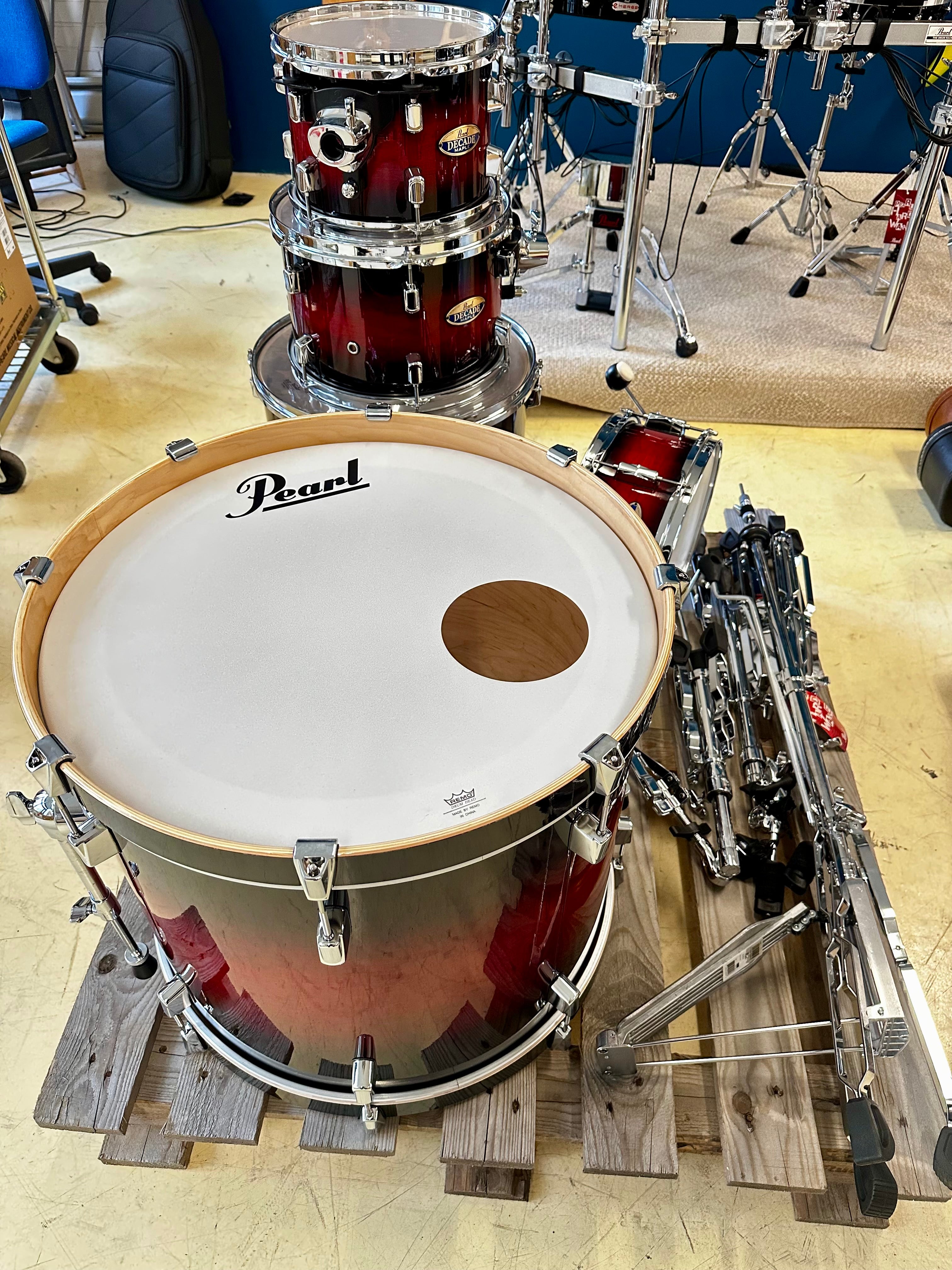 PEARL 22” DECADE MAPLE KIT W/HARDWARE B-stock