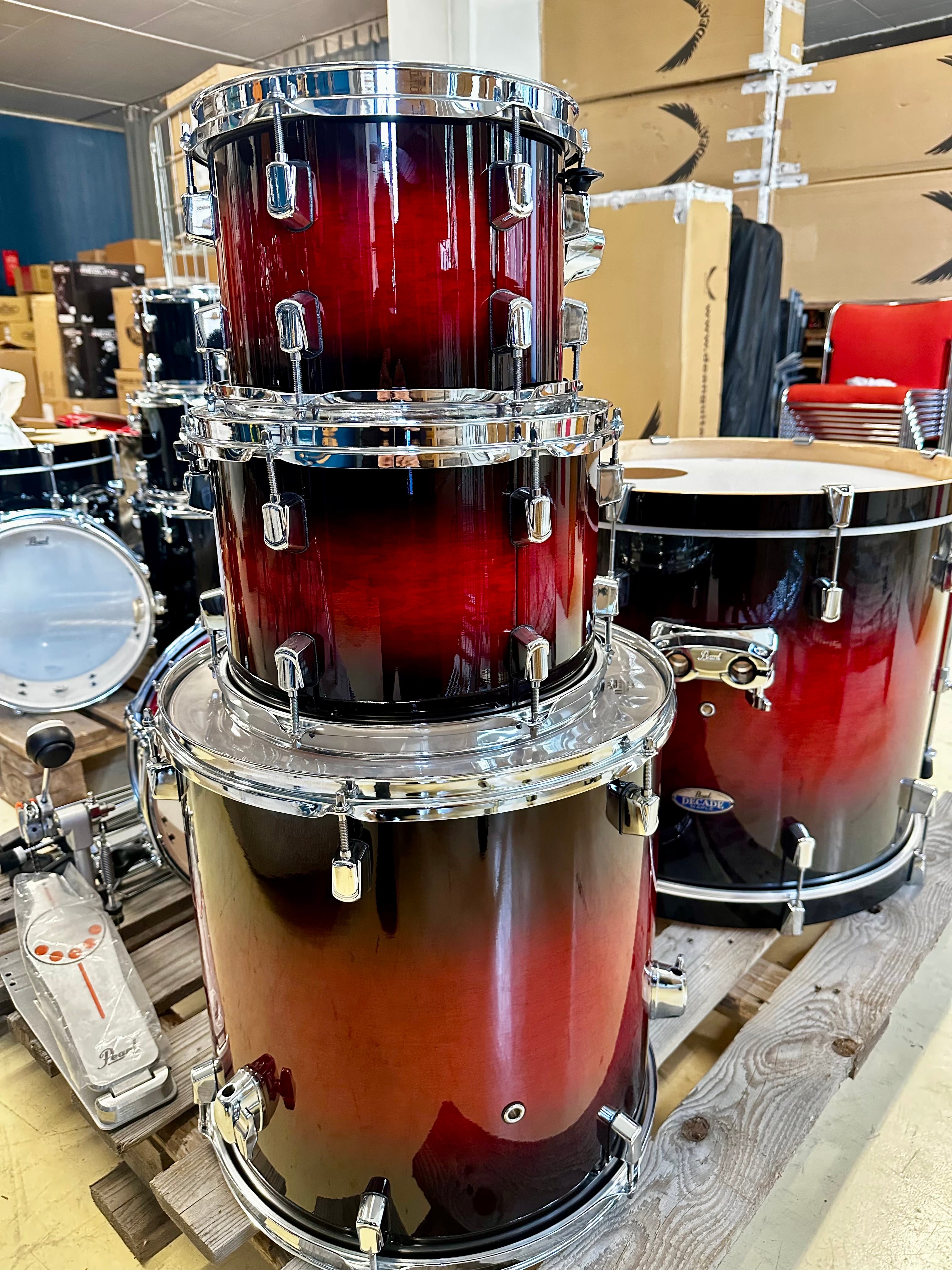 PEARL 22” DECADE MAPLE KIT W/HARDWARE B-stock