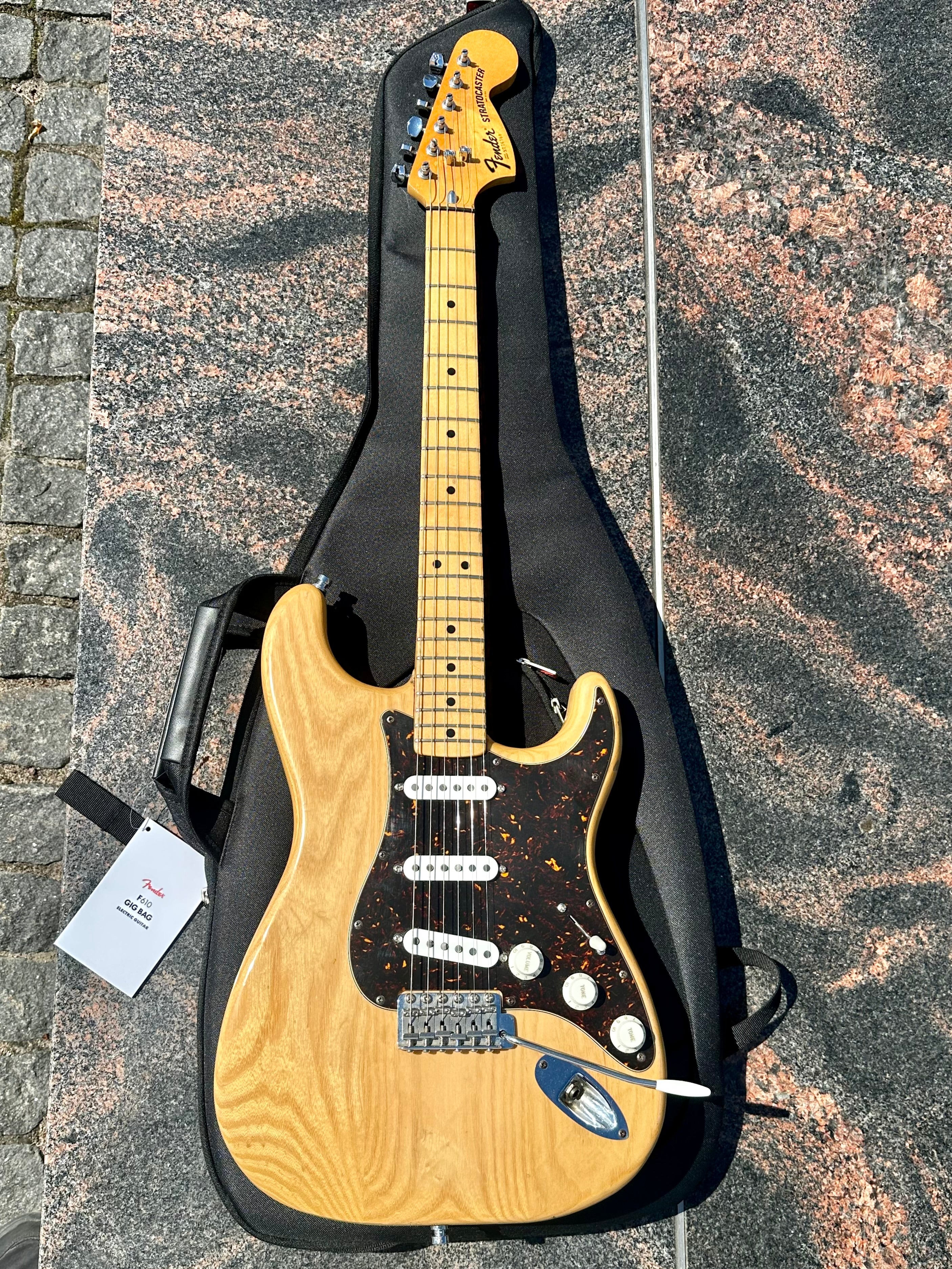 Fender Stratocaster 1977 electric guitar