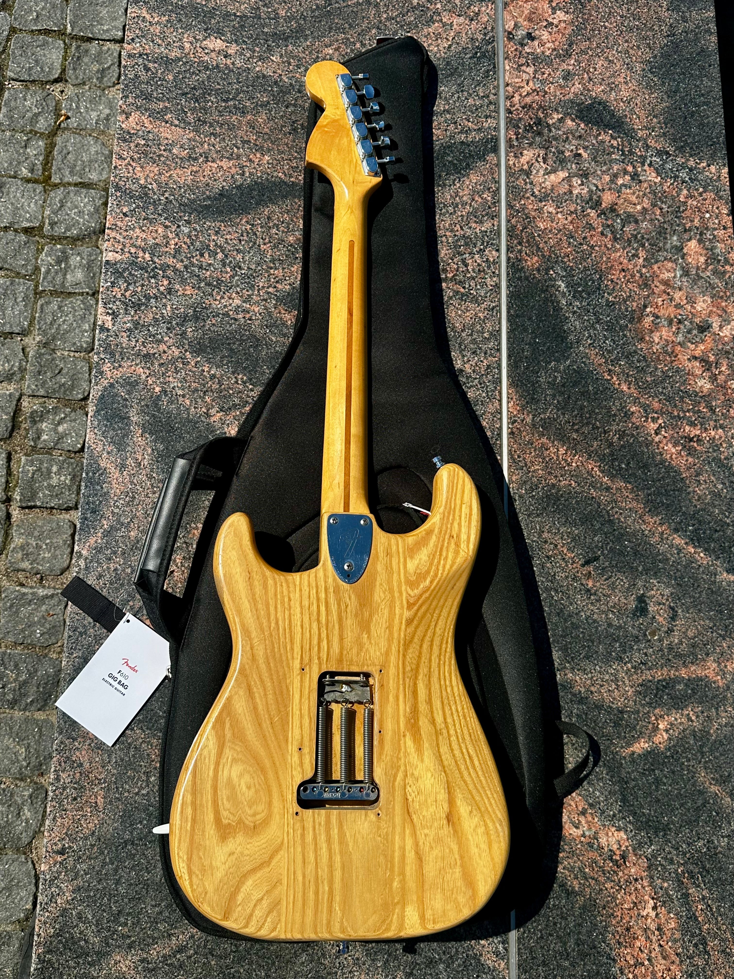 Fender Stratocaster 1977 electric guitar