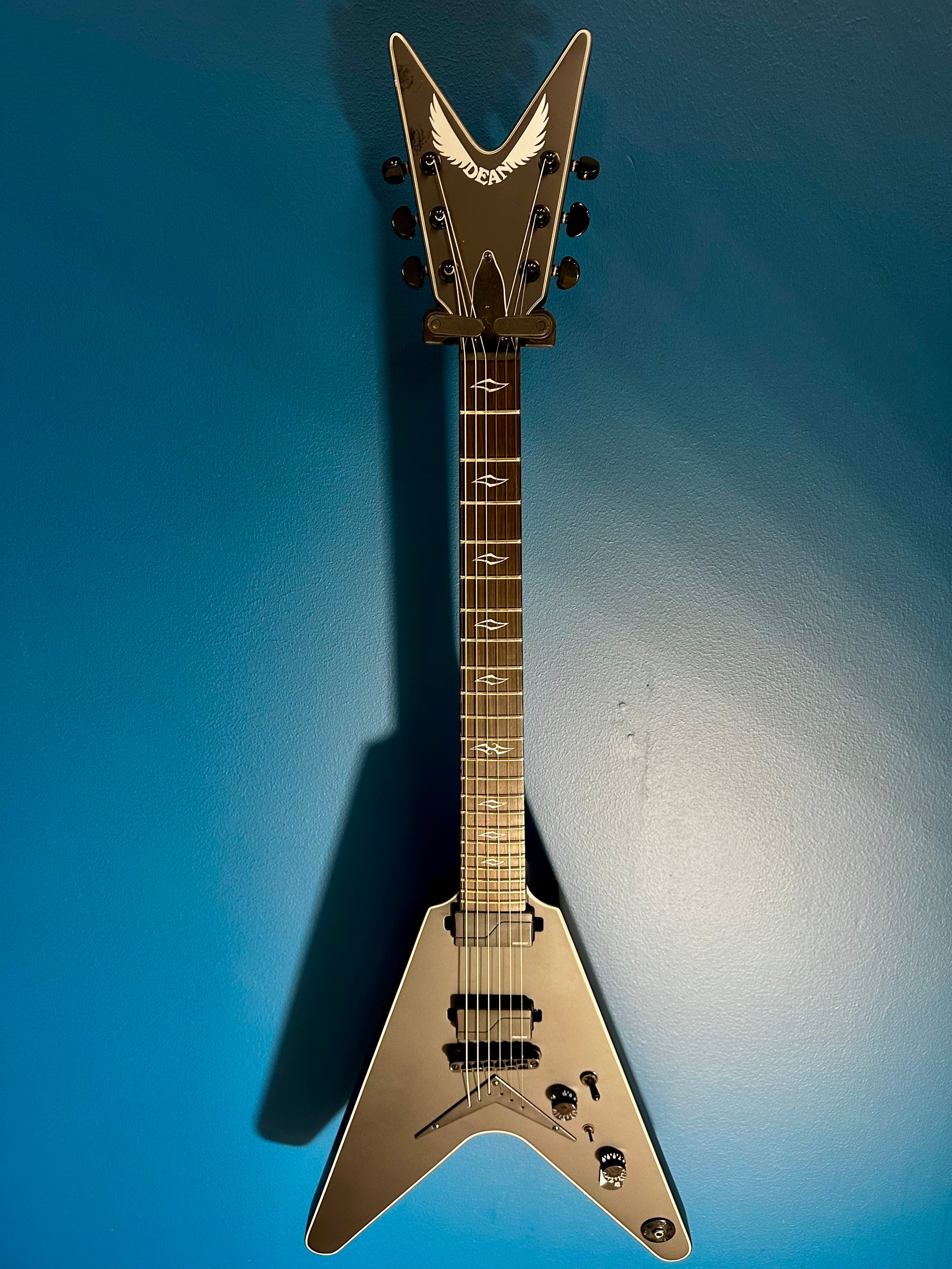 DEAN V SELECT FLUENCE BLACK SATIN