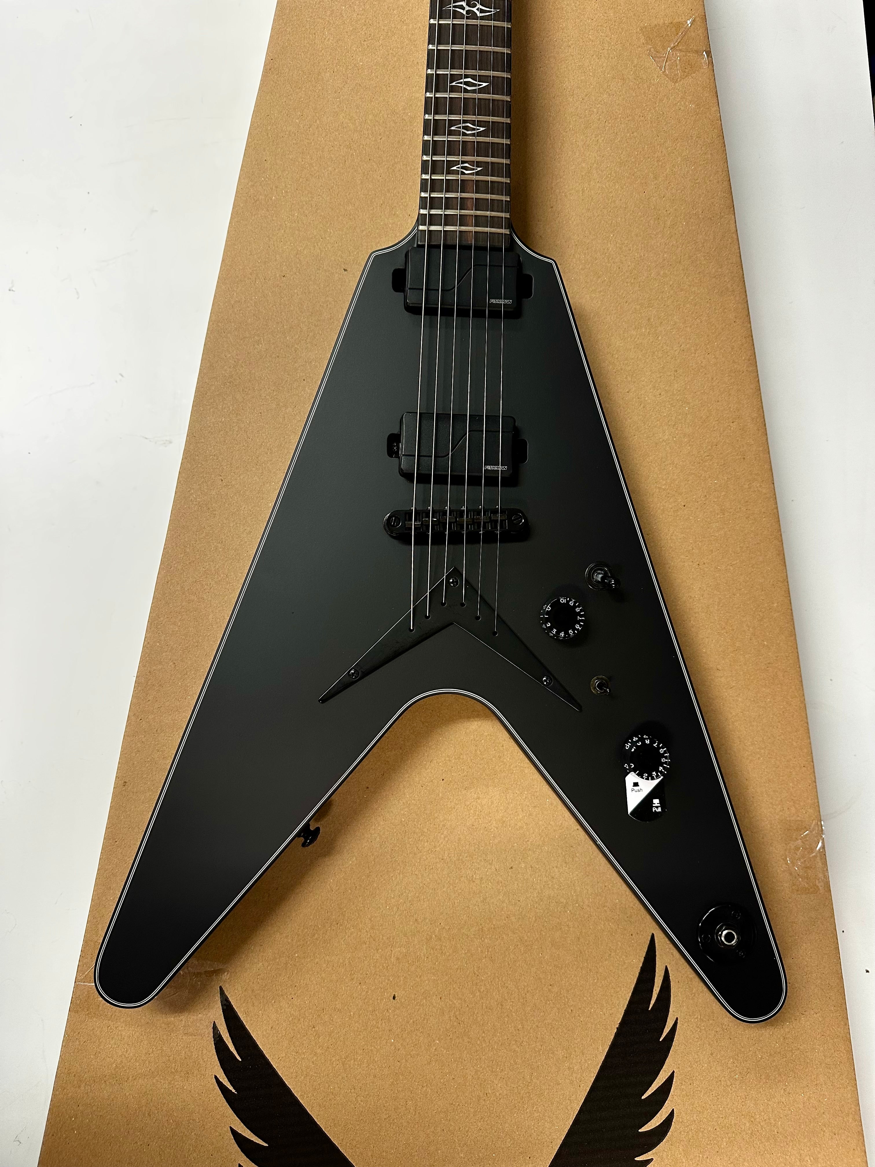 DEAN V SELECT FLUENCE BLACK SATIN