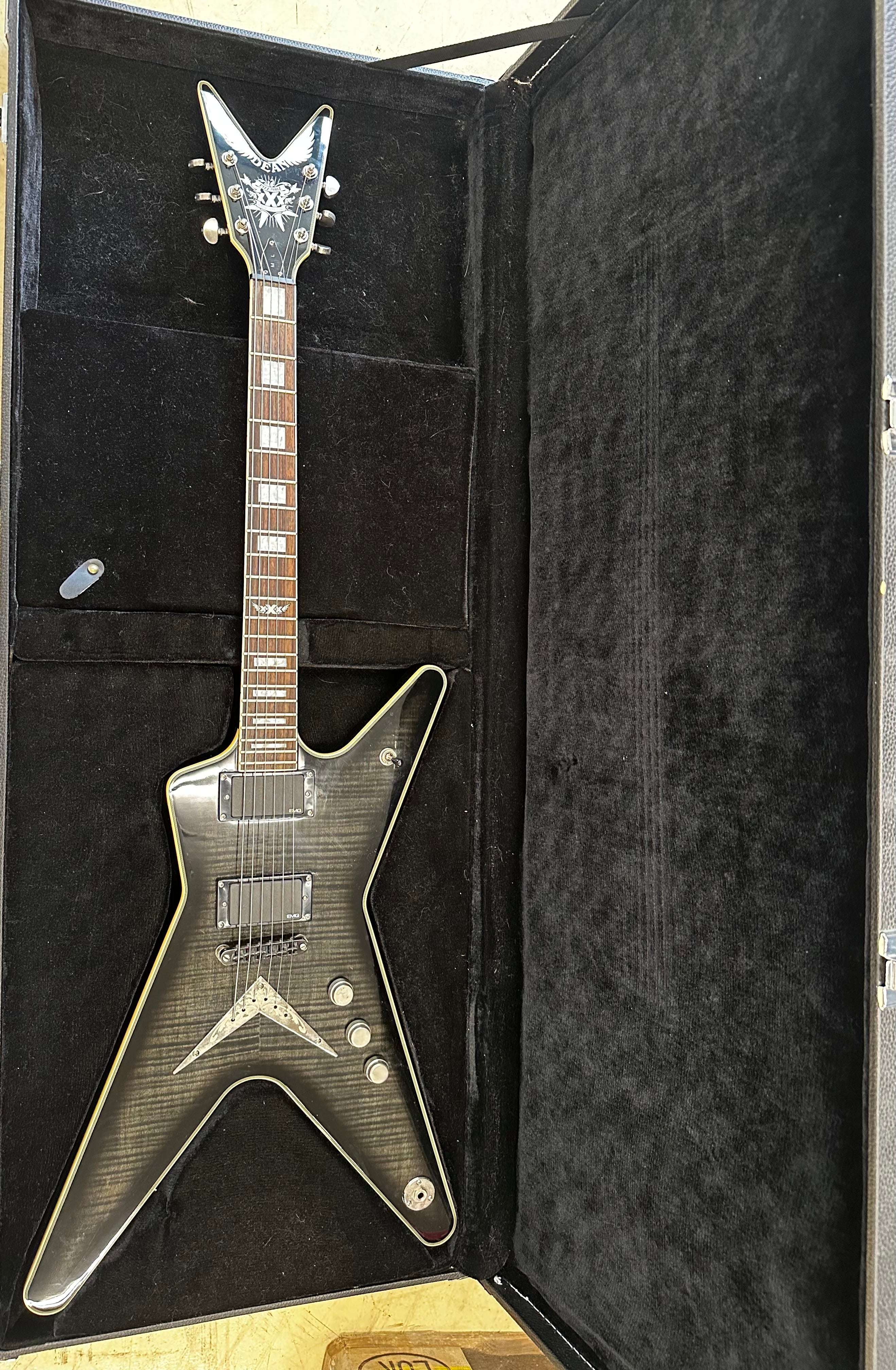 DEAN ML 30th Anniversary Edition Black Burst