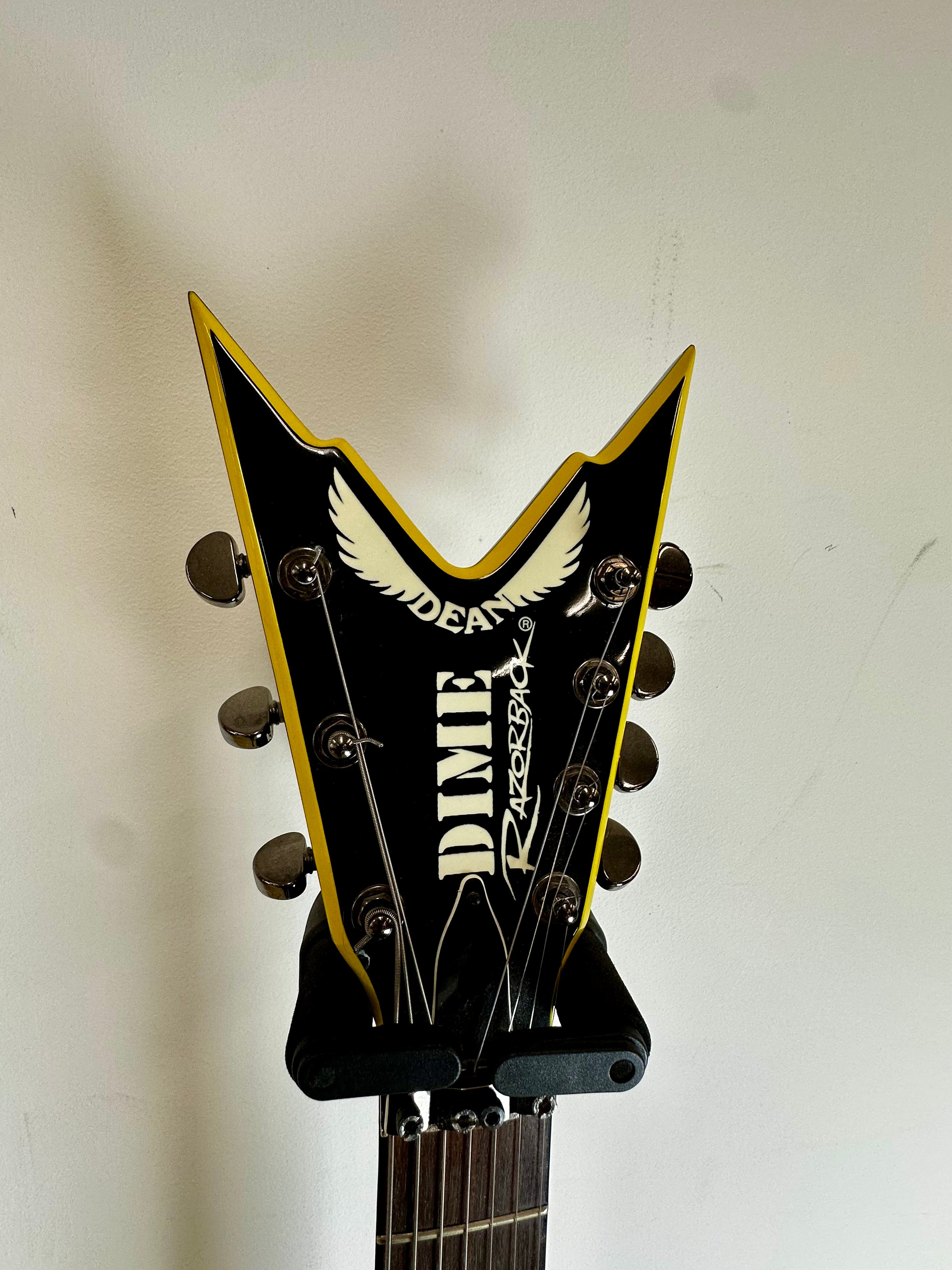 Dean Razorback 7 string - Black w/Yellow Bevels