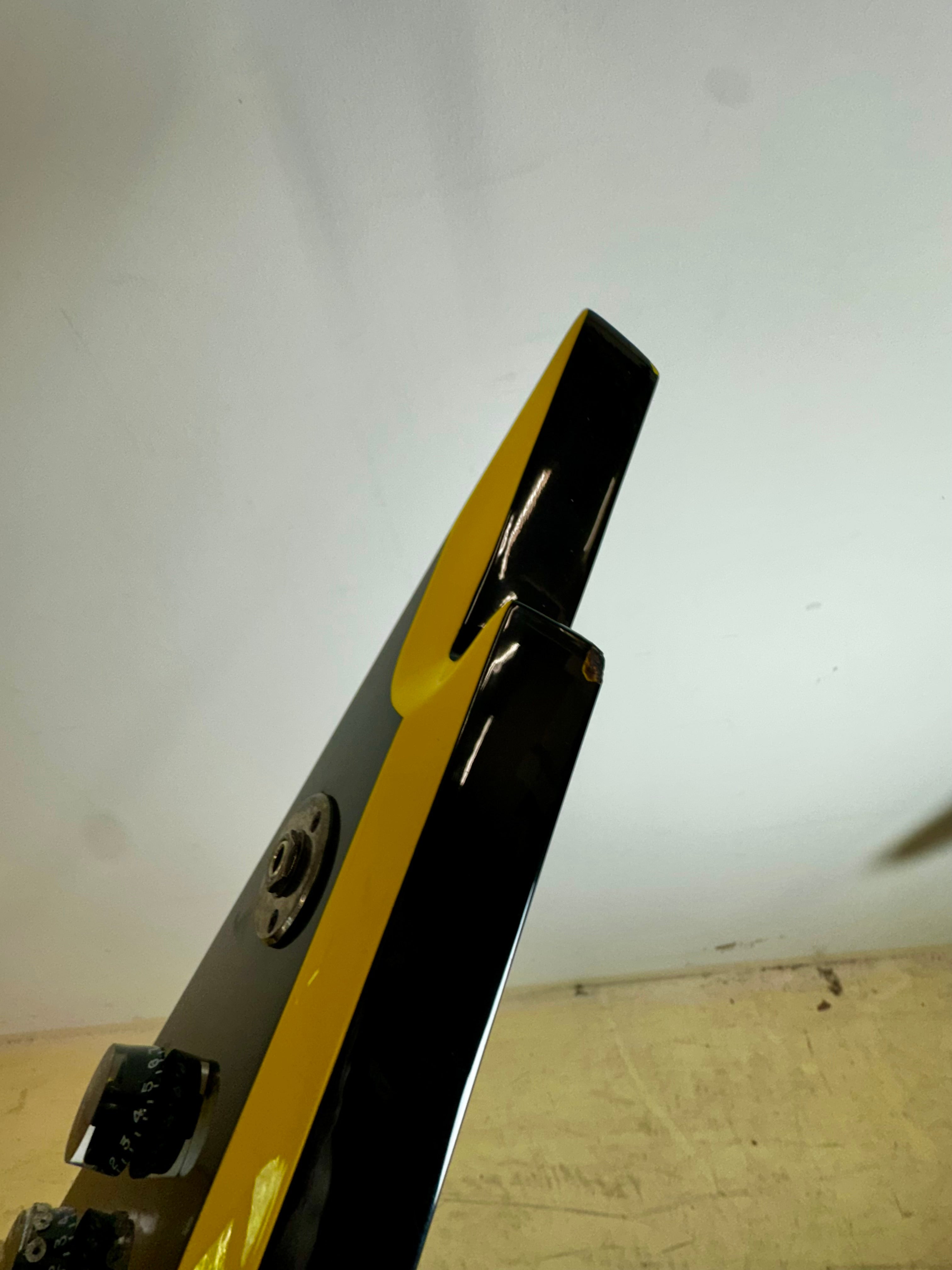 Dean Razorback 7 string - Black w/Yellow Bevels