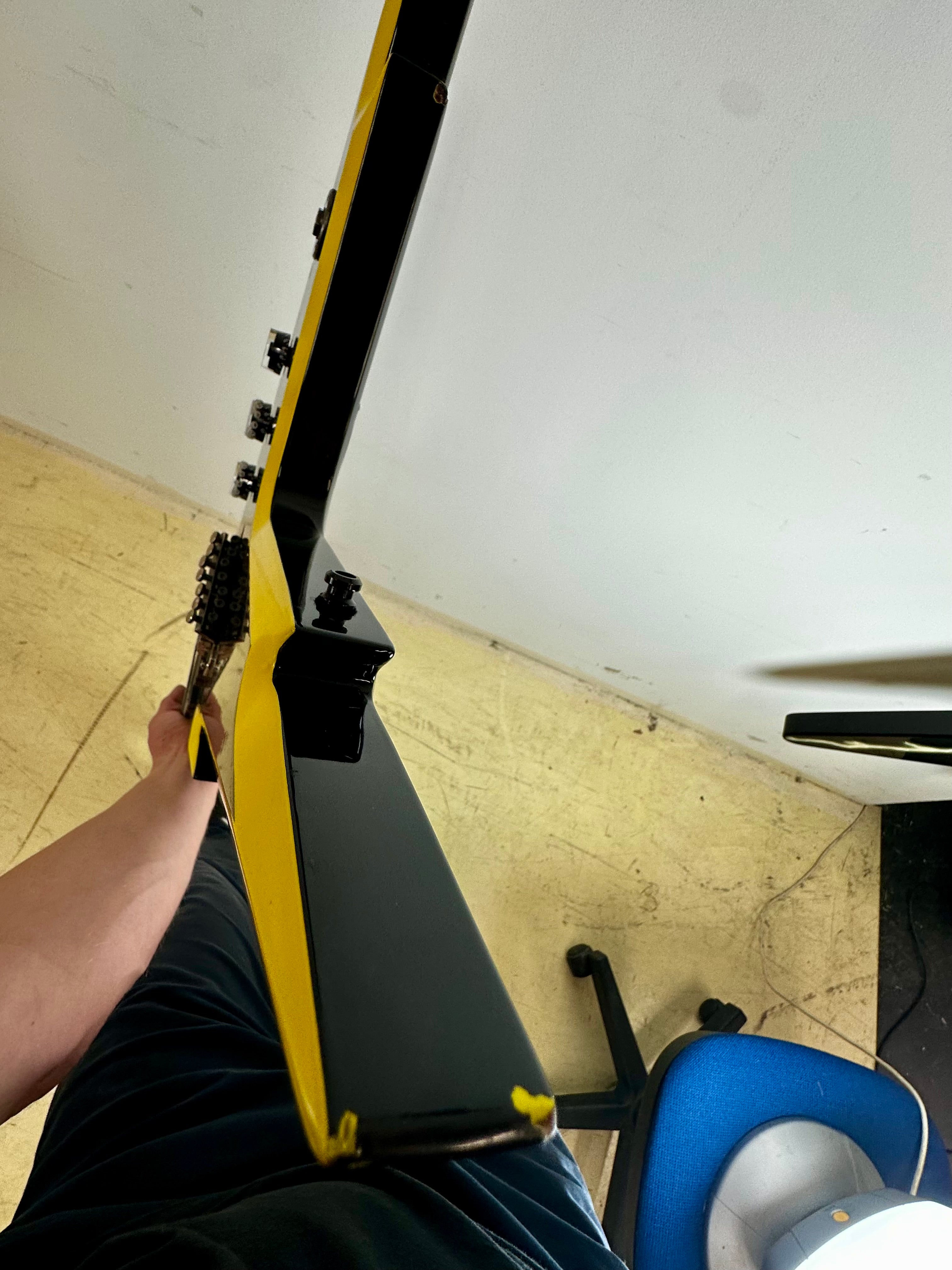 Dean Razorback 7 string - Black w/Yellow Bevels