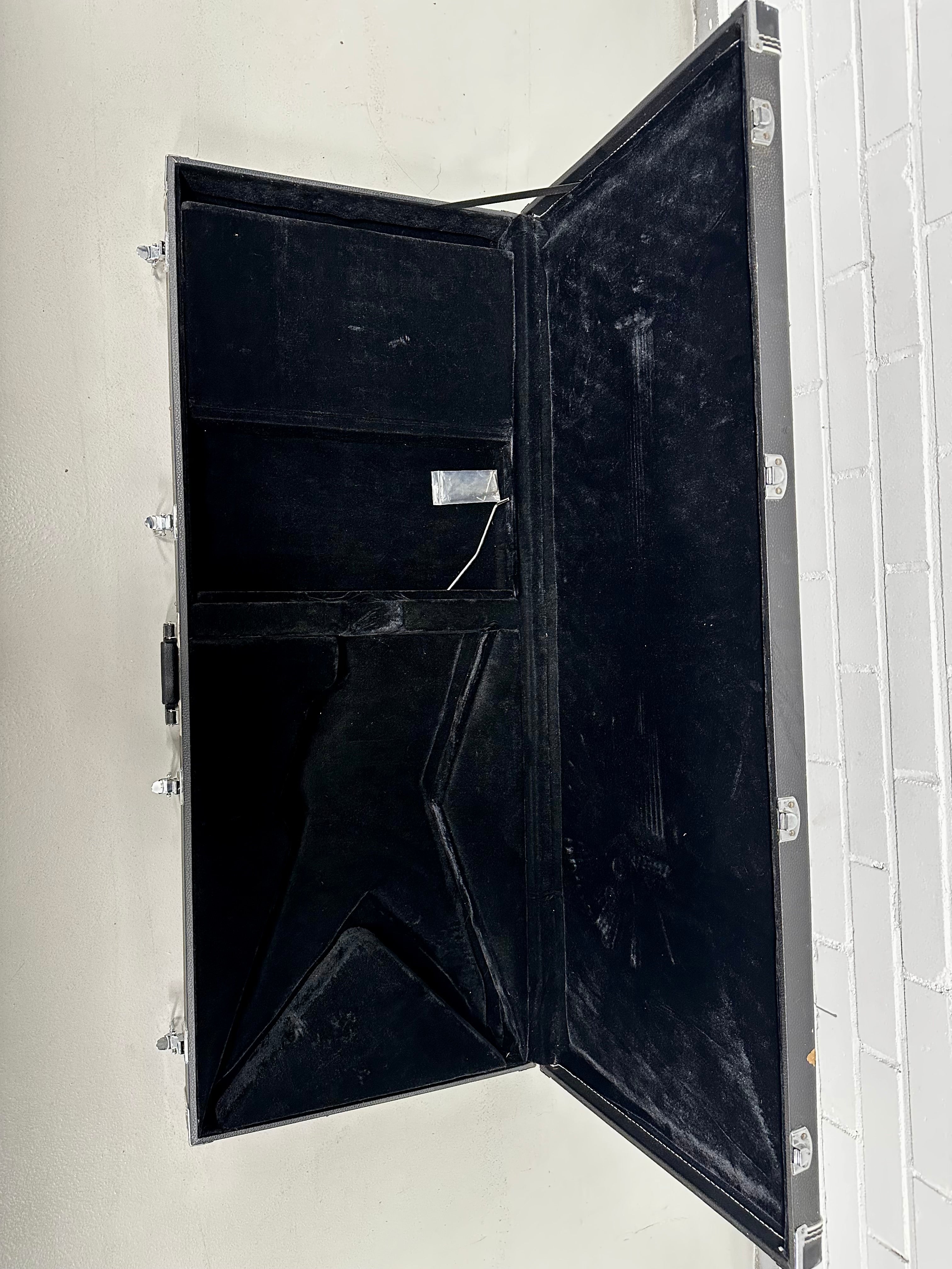 Dean Razorback 7 string - Black w/Yellow Bevels