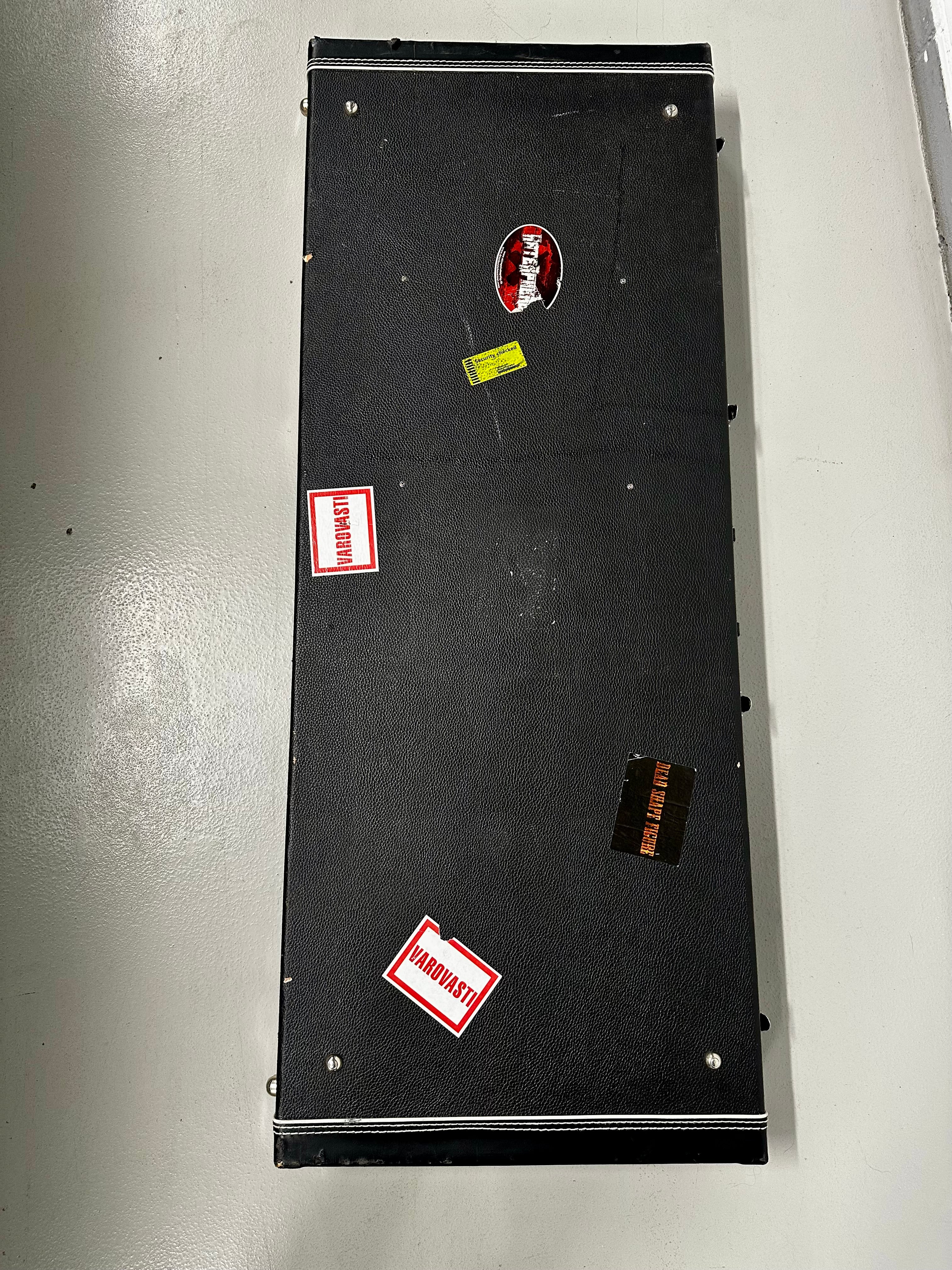 Dean Razorback 7 string - Black w/Yellow Bevels