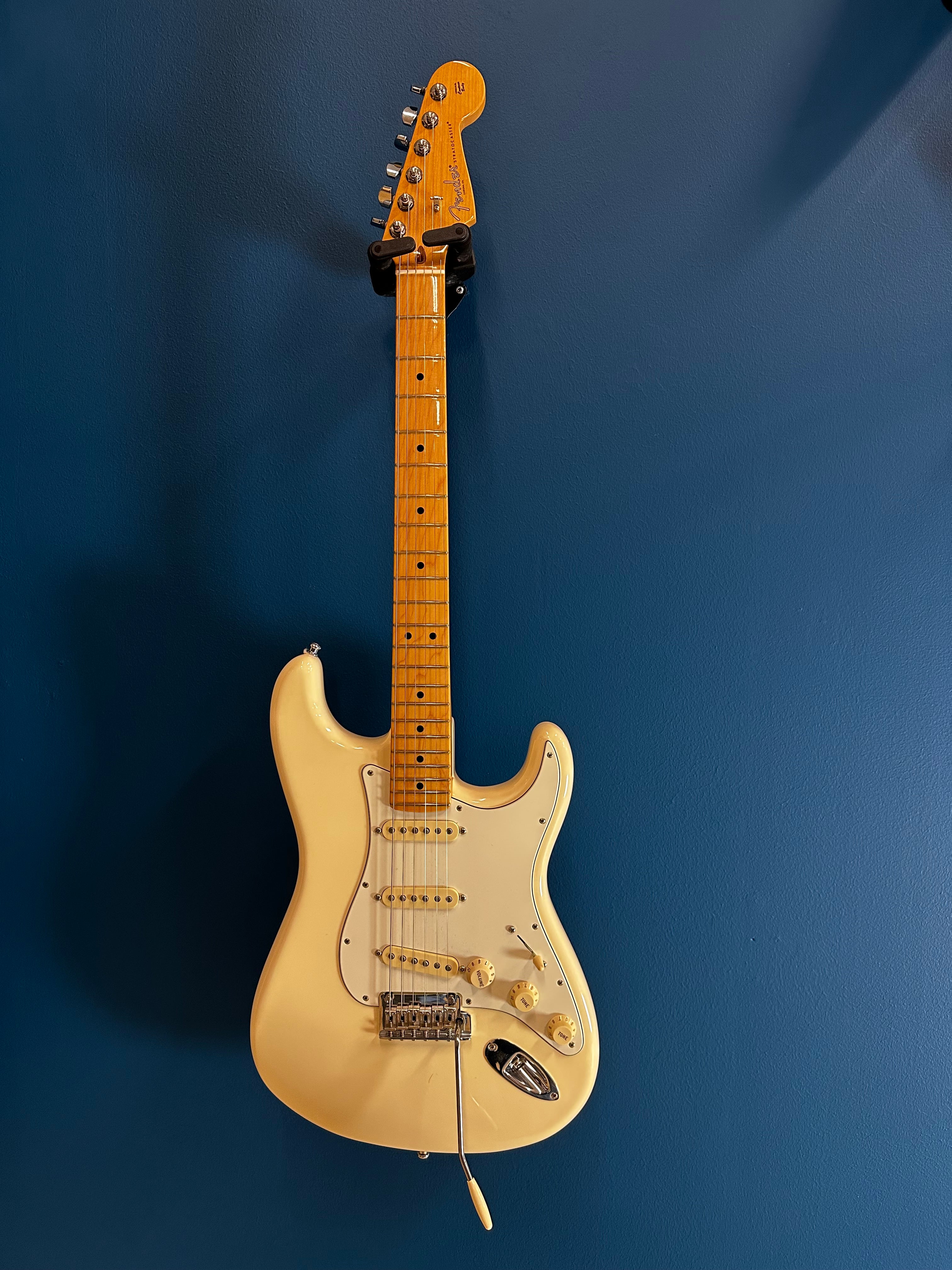 Fender American Pro Stratocaster 2017 electric guitar