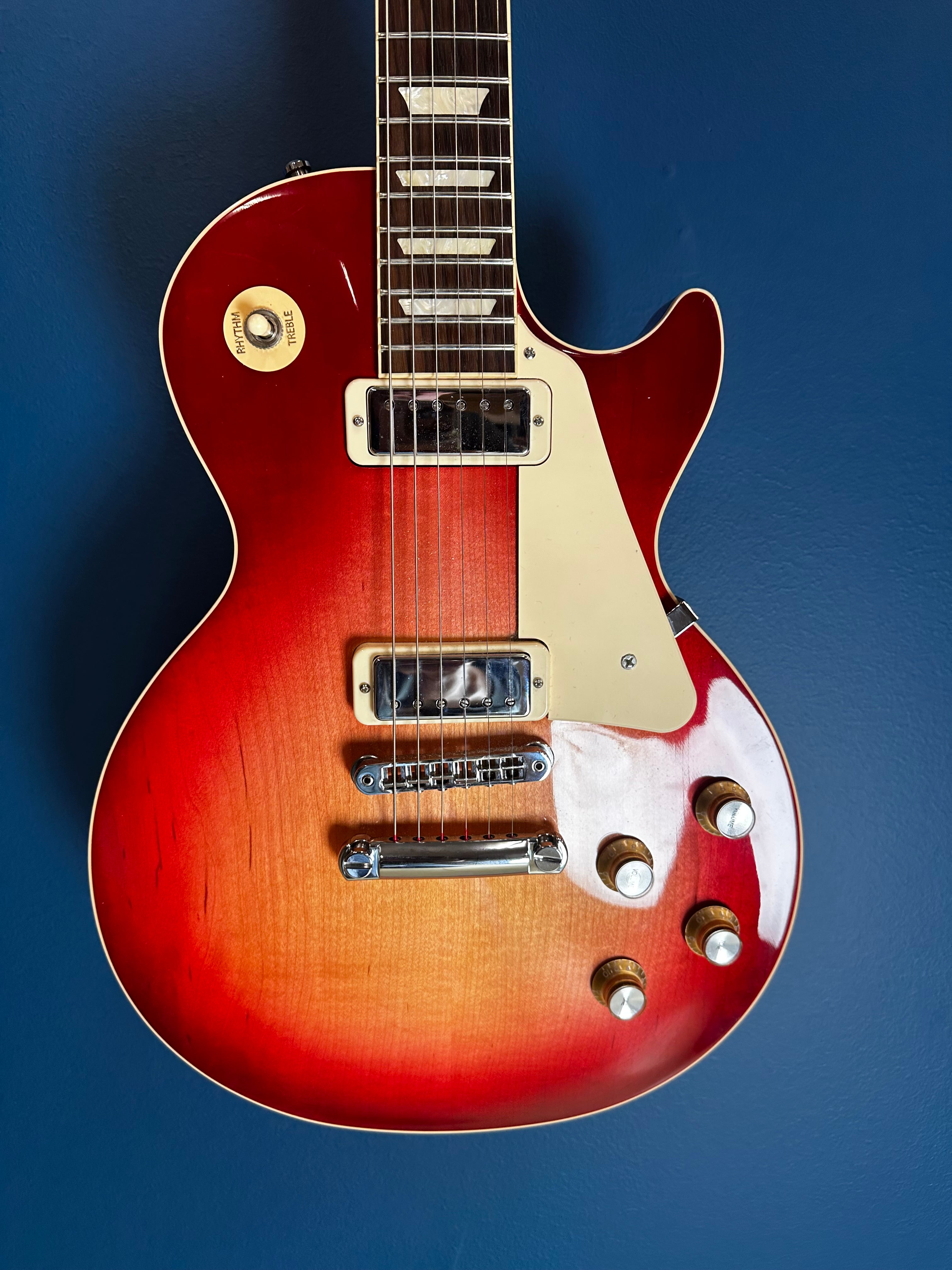 GIBSON Les Paul Deluxe 2022 electric guitar