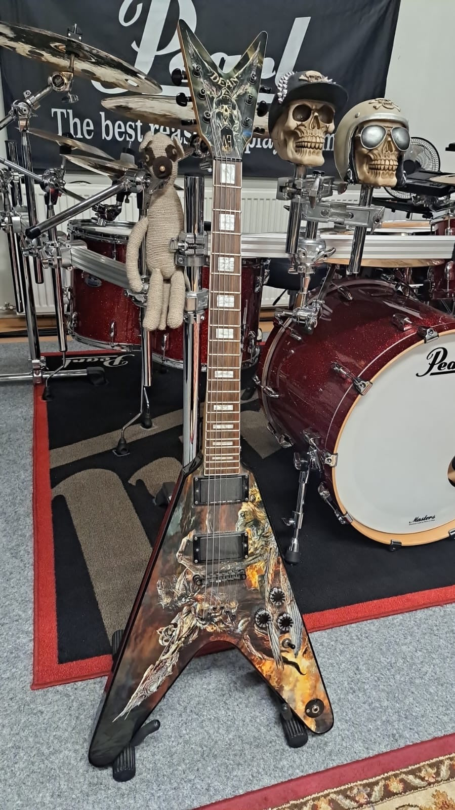 Dean V Hunter Eric Peterson signature guitar