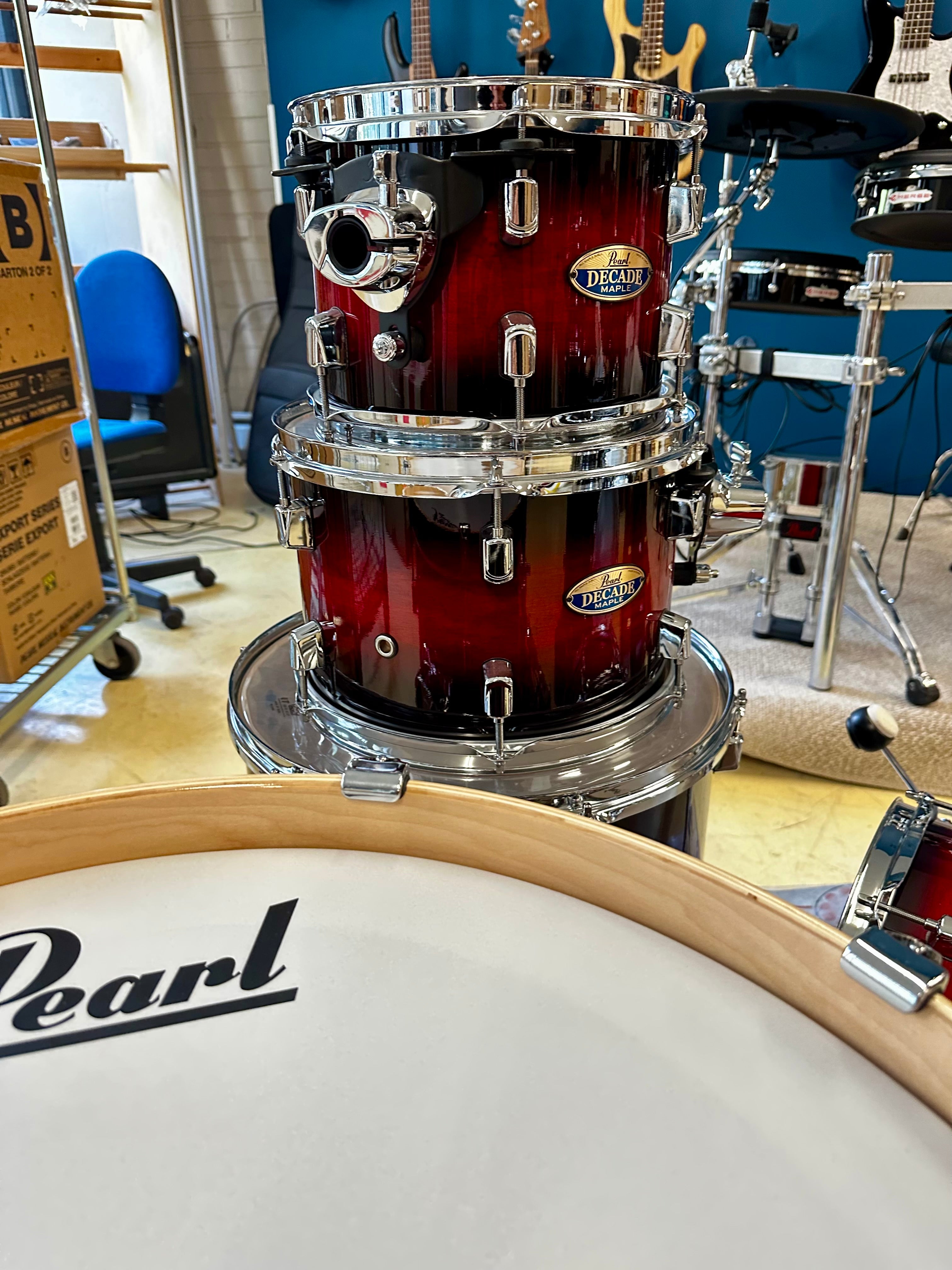 PEARL 22” DECADE MAPLE KIT W/HARDWARE B-stock