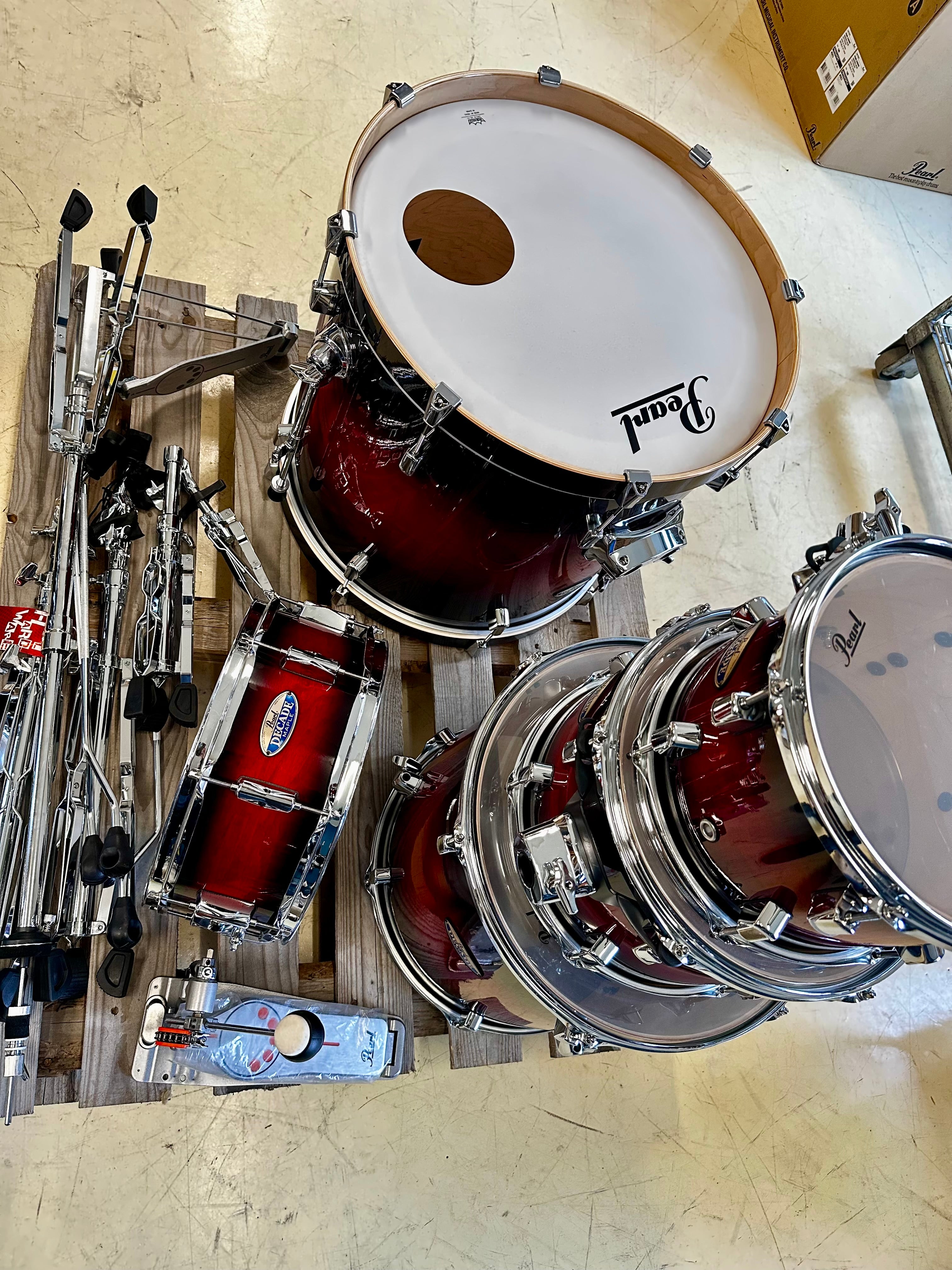 PEARL 22” DECADE MAPLE KIT W/HARDWARE B-stock