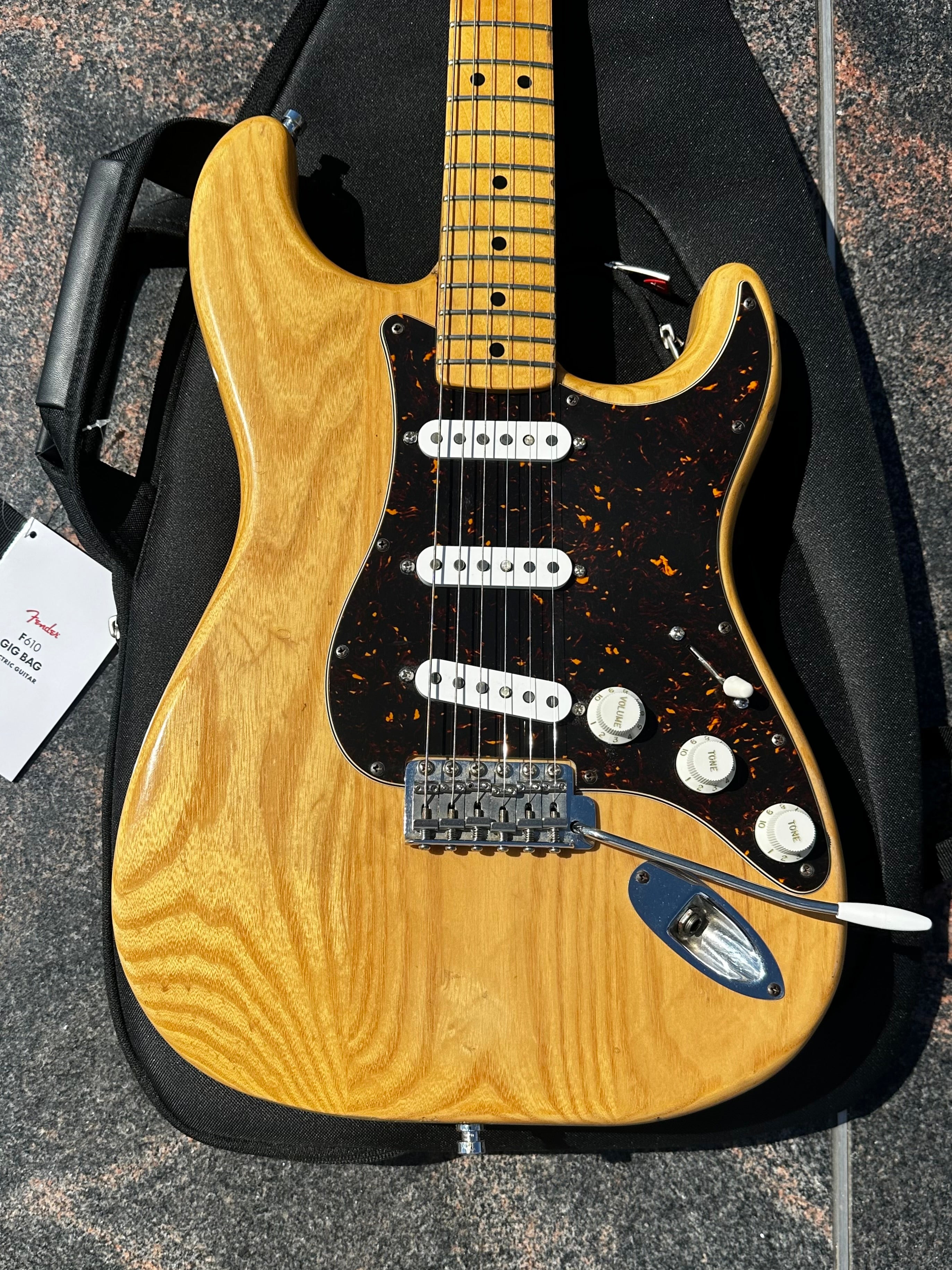 Fender Stratocaster 1977 electric guitar