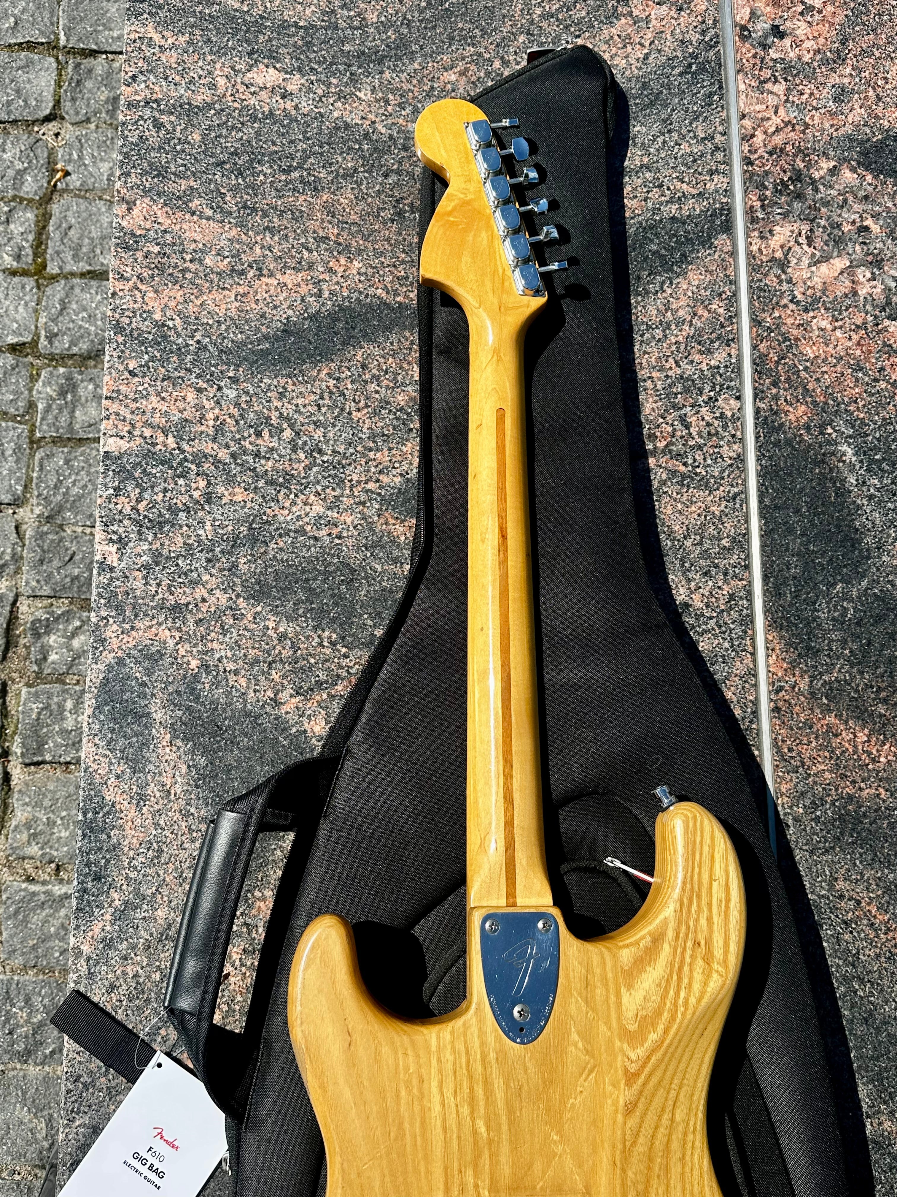 Fender Stratocaster 1977 electric guitar