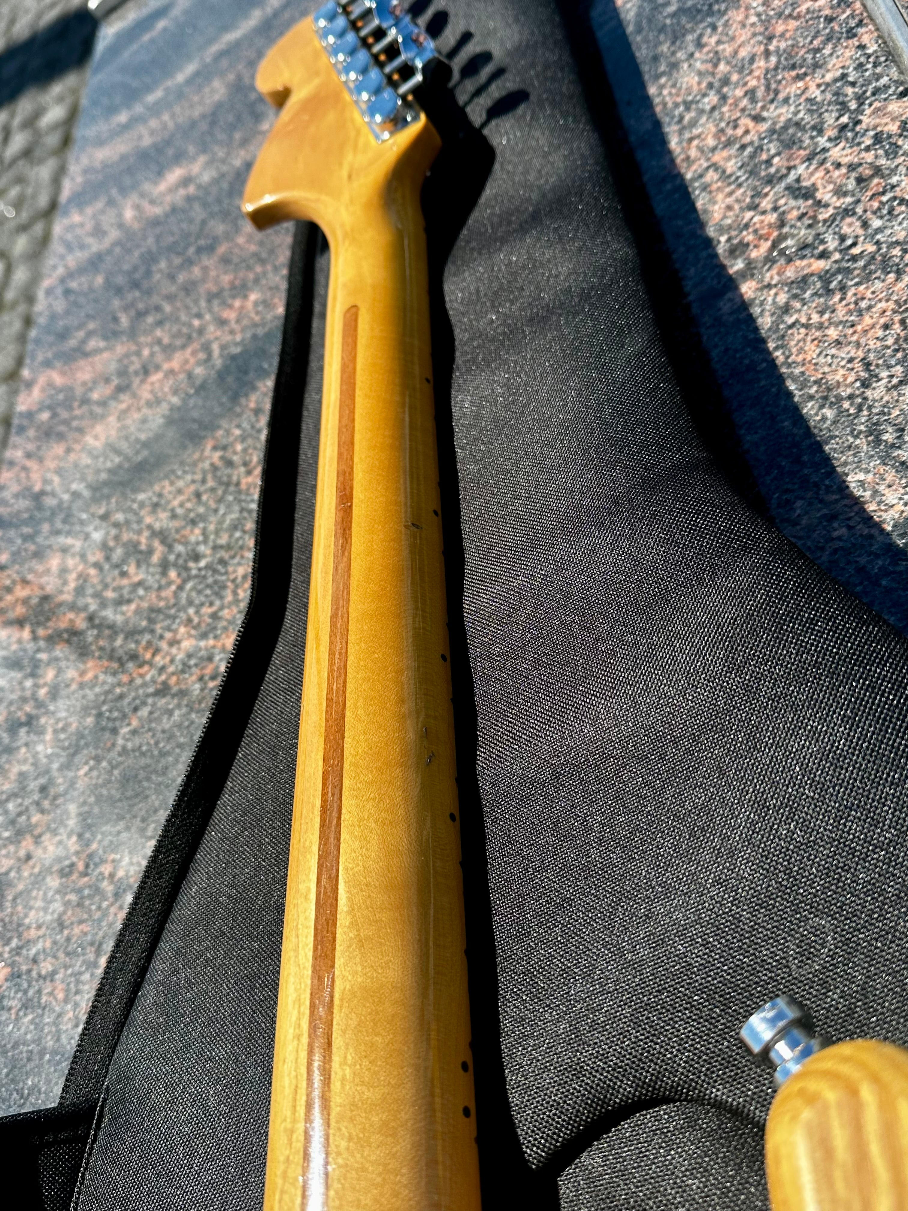 Fender Stratocaster 1977 electric guitar