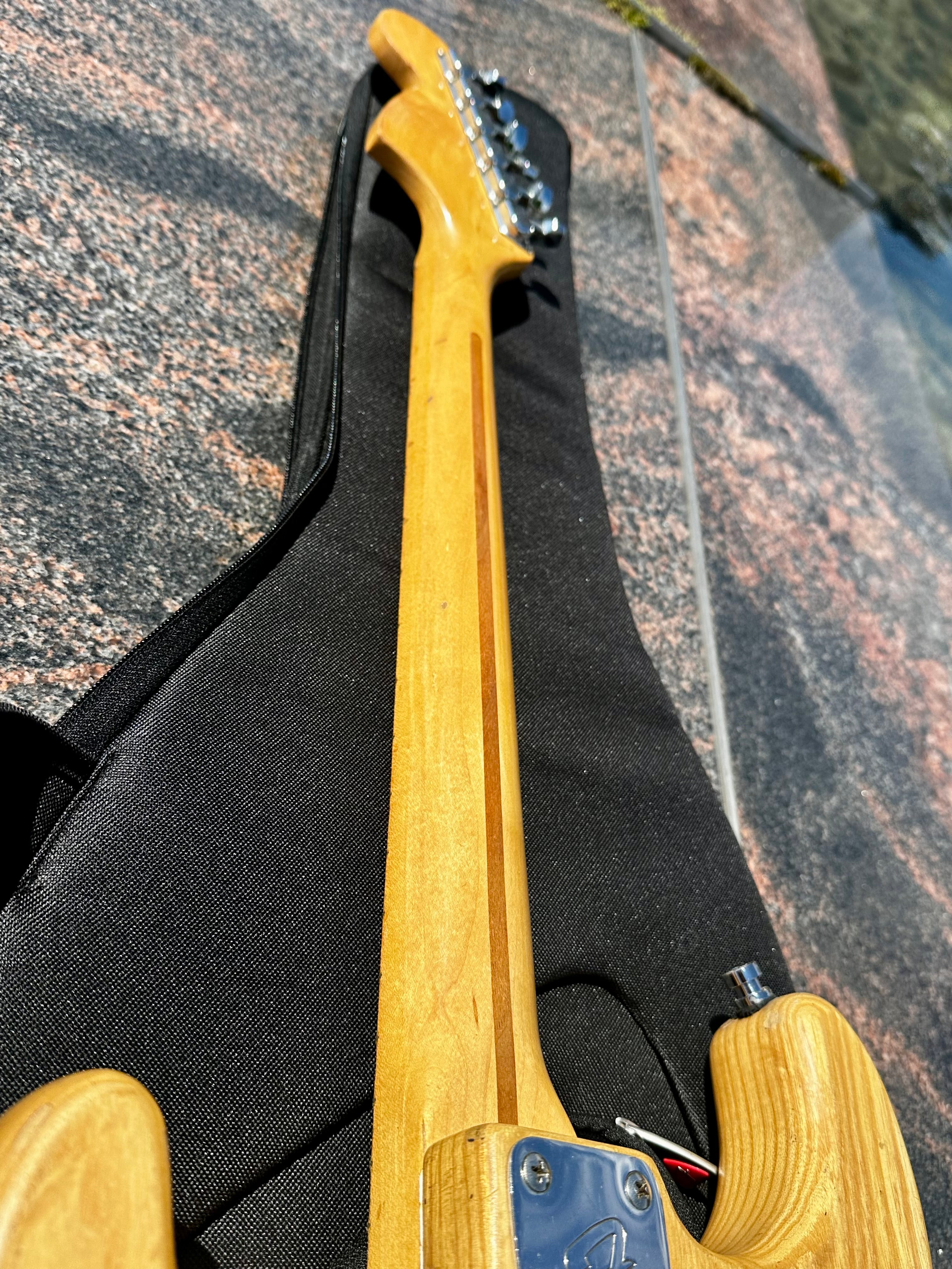 Fender Stratocaster 1977 electric guitar