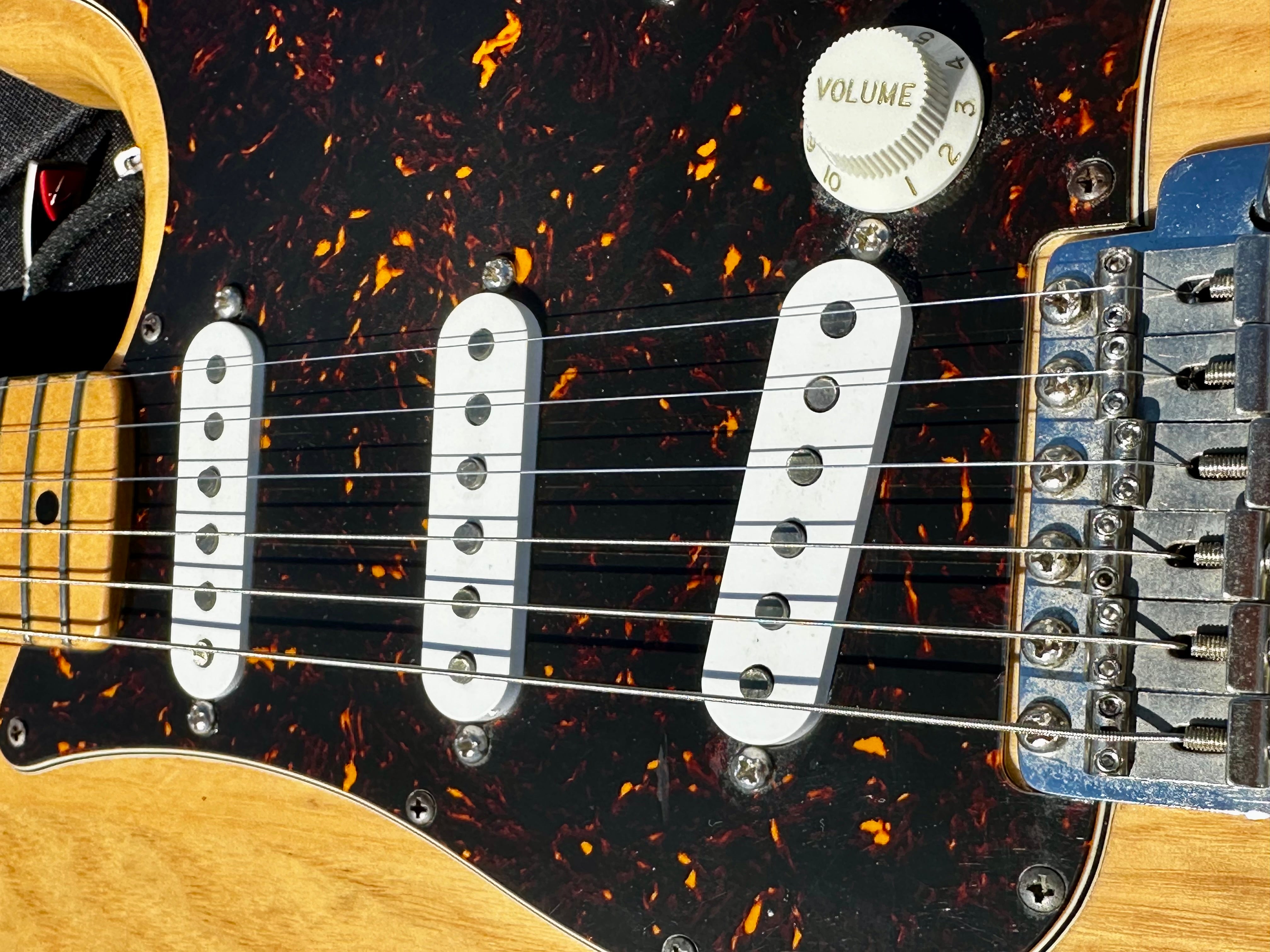 Fender Stratocaster 1977 electric guitar