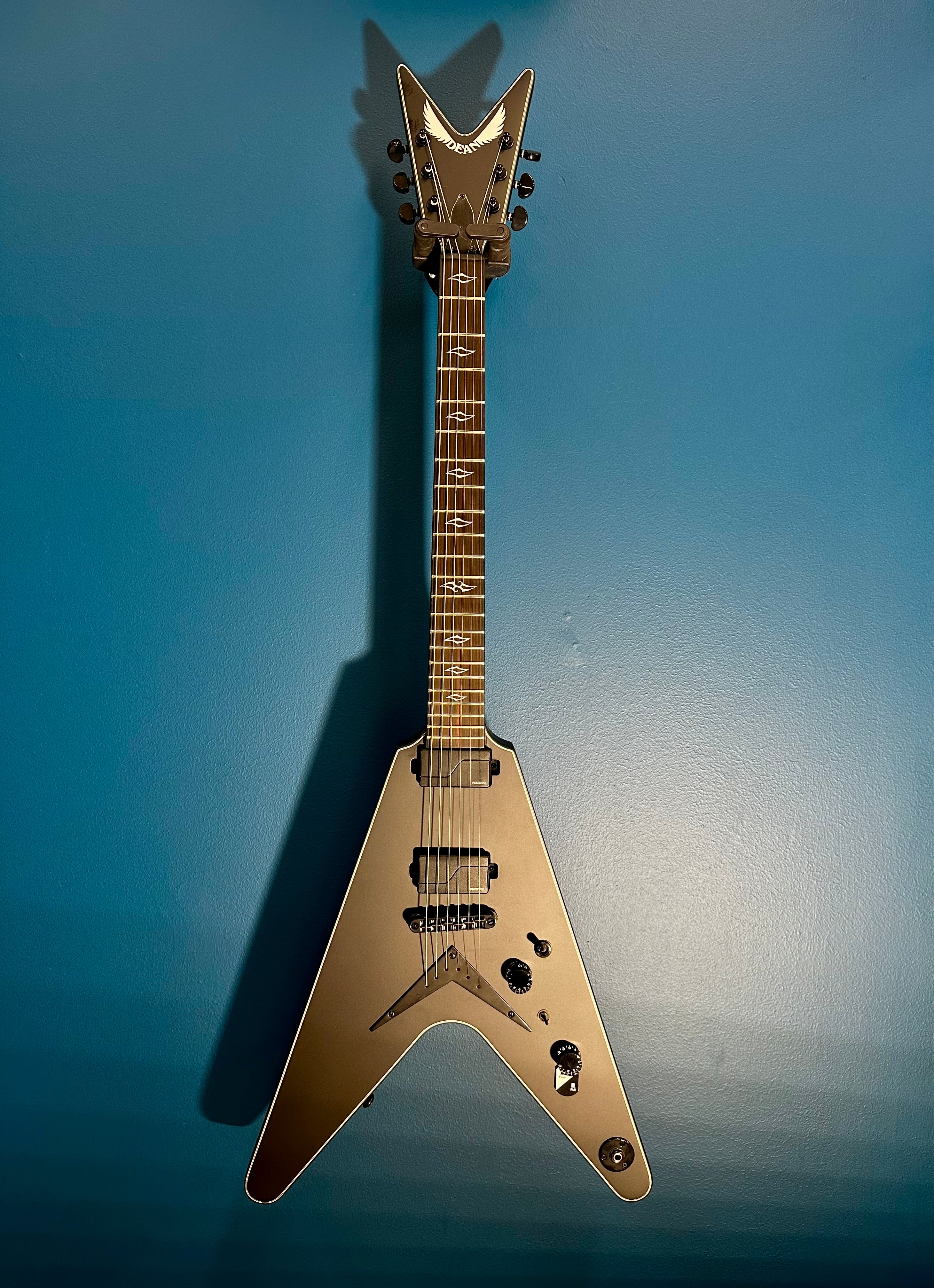 DEAN V SELECT FLUENCE BLACK SATIN