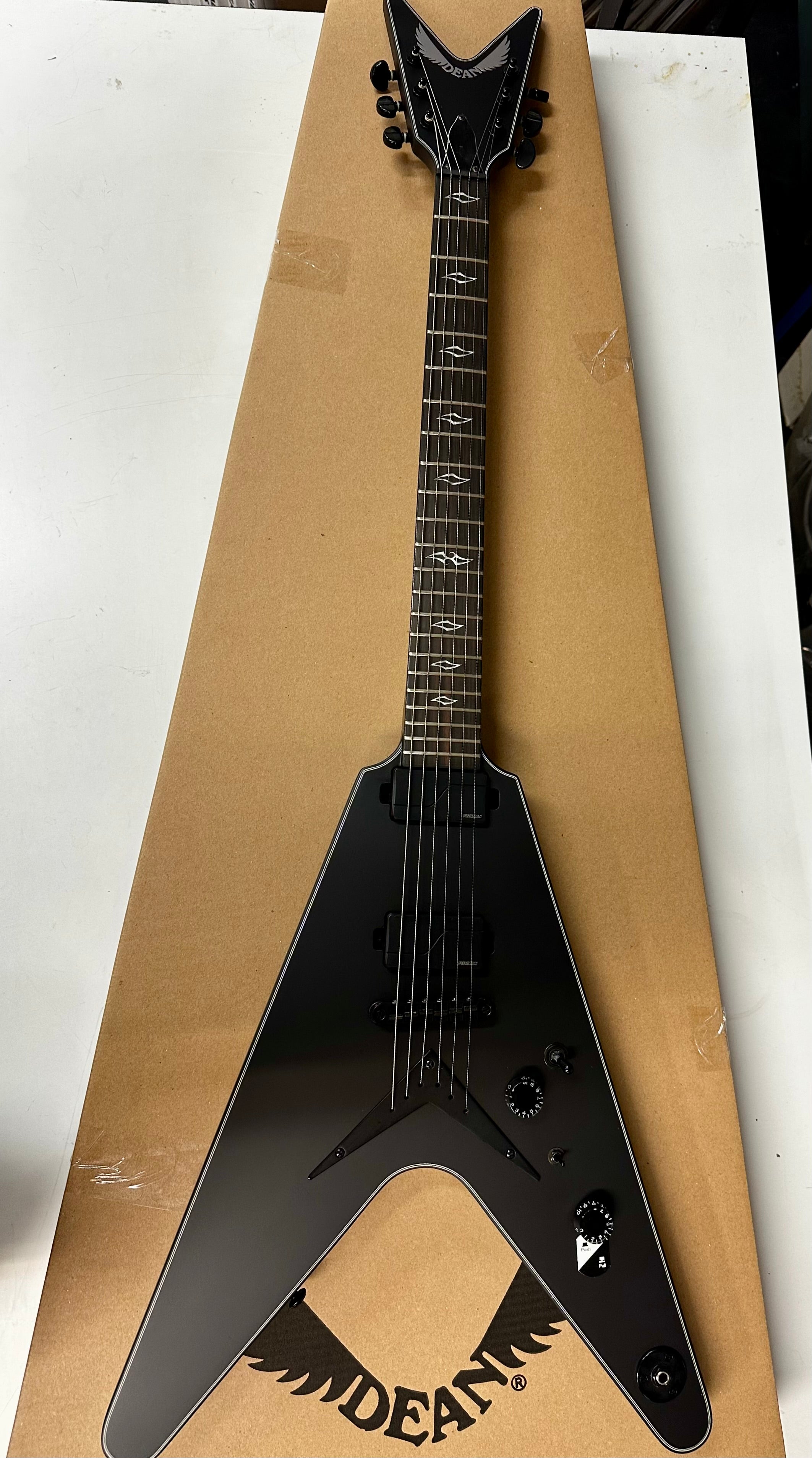 DEAN V SELECT FLUENCE BLACK SATIN