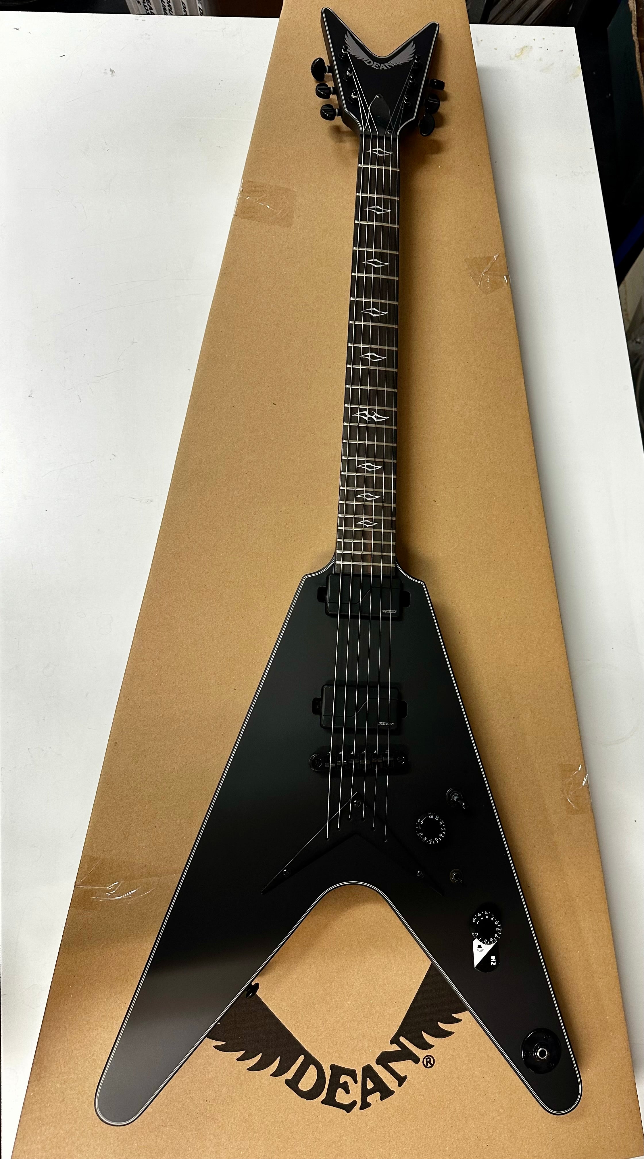 DEAN V SELECT FLUENCE BLACK SATIN