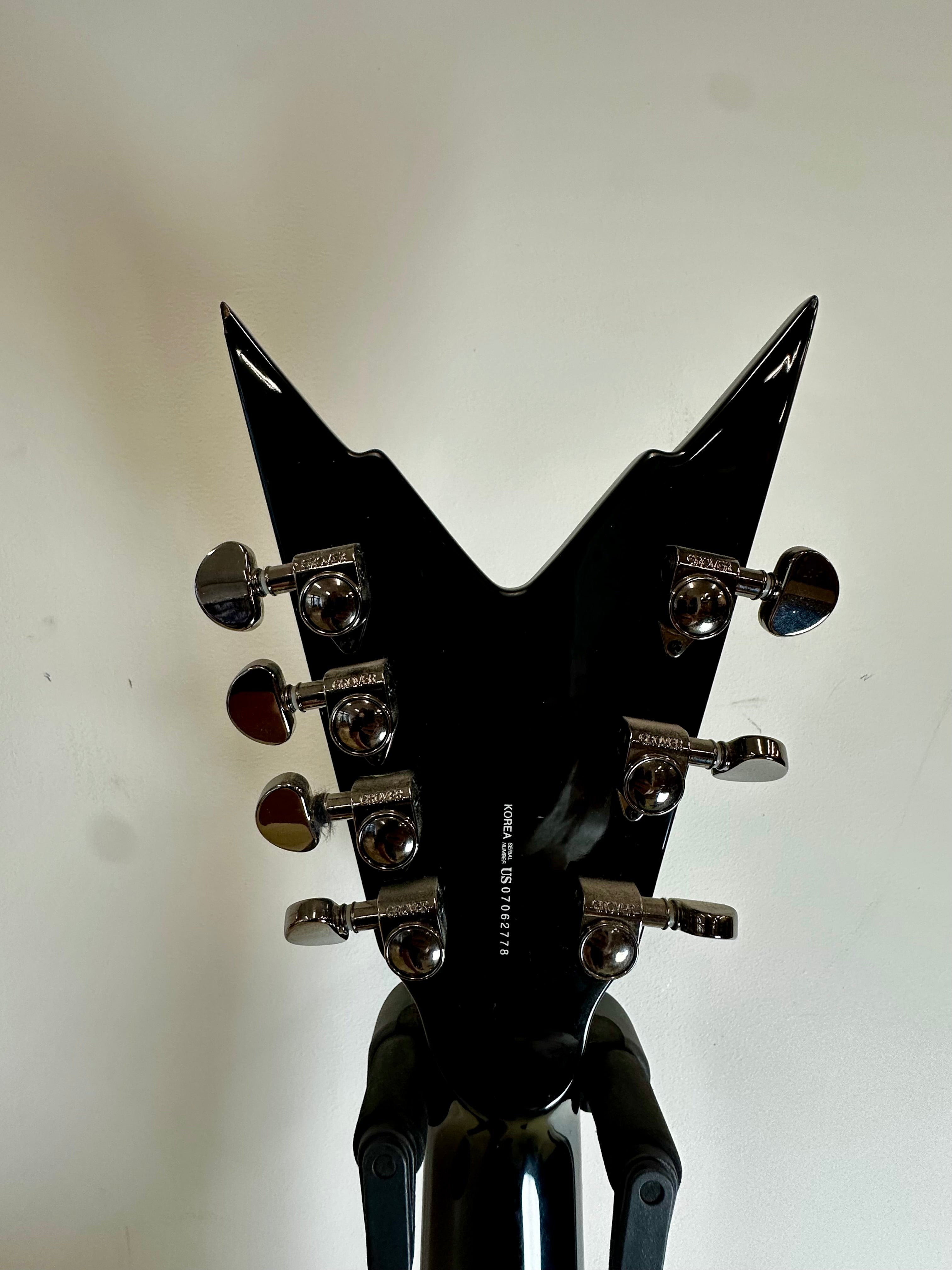 Dean Razorback 7 string - Black w/Yellow Bevels