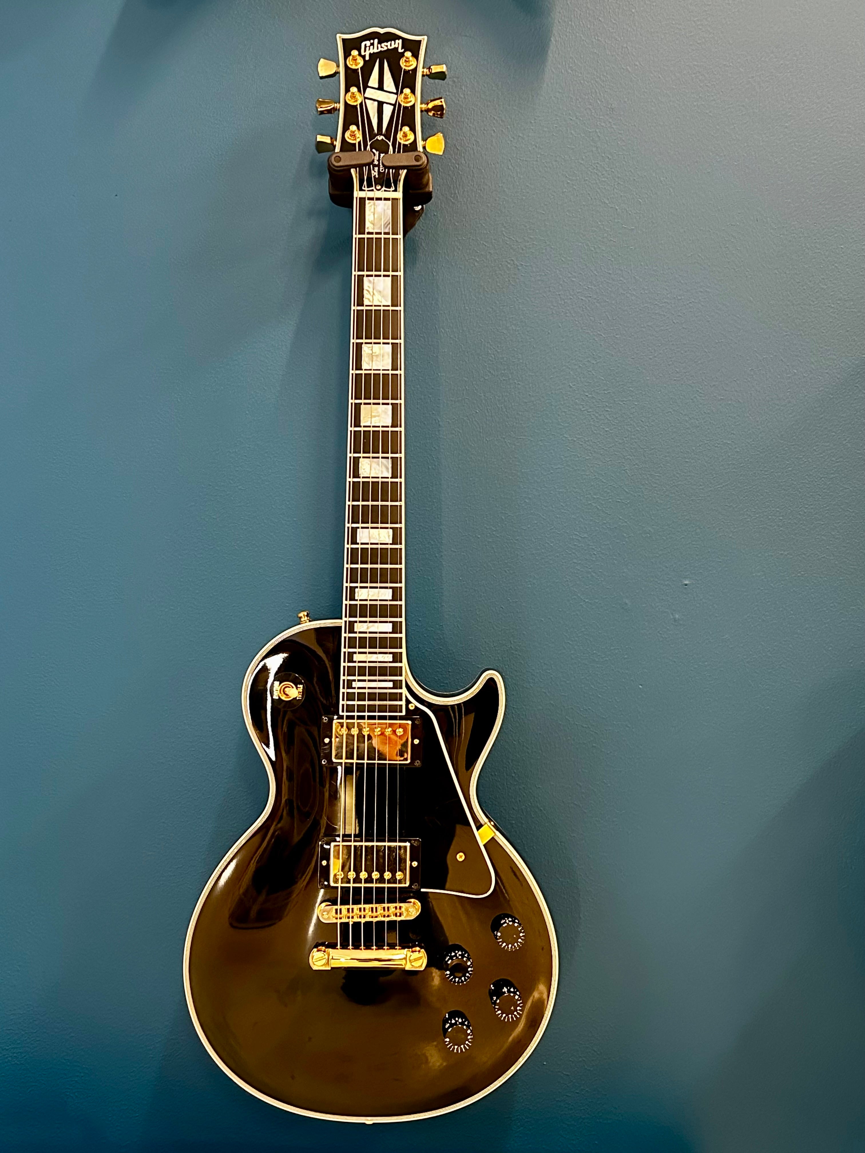 GIBSON Les Paul Custom Shop Ebony 2012 electric guitar